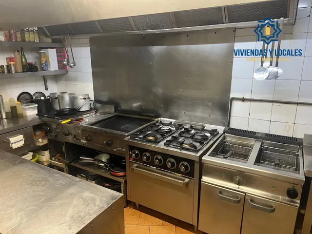 SE TRASPASA RESTAURANTE TOTALMENTE INSTALADO Y FUNCIONANDO JUNTO PLAZA DE GRACIA Y CALLE RECOGIDAS — 17