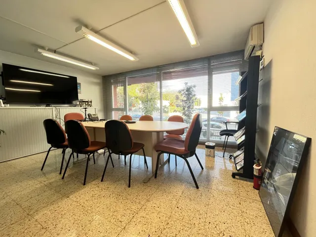 Espectacular local oficina con 170 m2 en Avenida Barcelona zona Esclat — 17