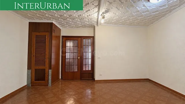 Exclusiva INTERURBAN: Casa de dos alturas con terraza y gara - foto 5
