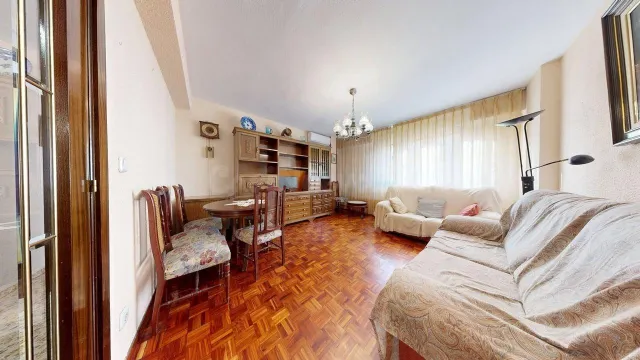 Piso de 72m2 útiles. Distribuido en tres dormitorios, salón, cocina, baño, despensa y amplio balcón — 5