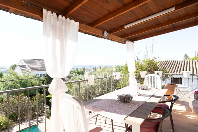 Casa independiente con piscina y jardín en Vallpineda — 43