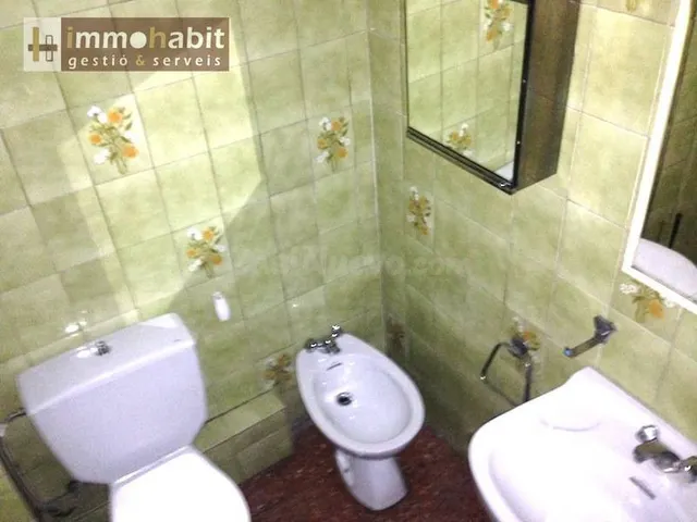 Local de 80 m2 mas 55 m2 de altillo en cap pont — 19