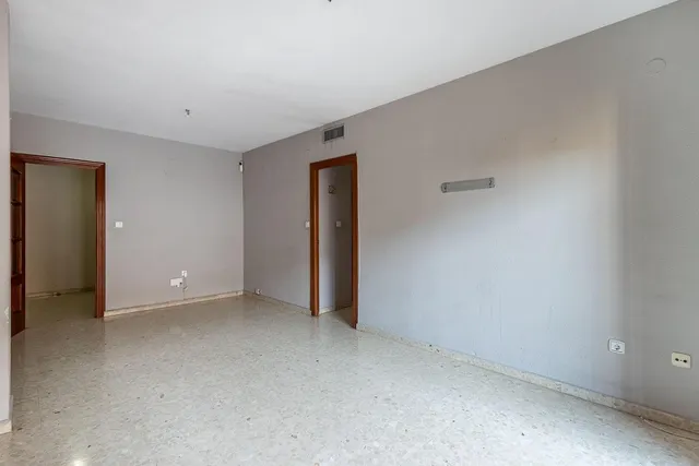 Espacio, luz y comodidad en una vivienda con grandes posibilidades en zona Alcampo — 6