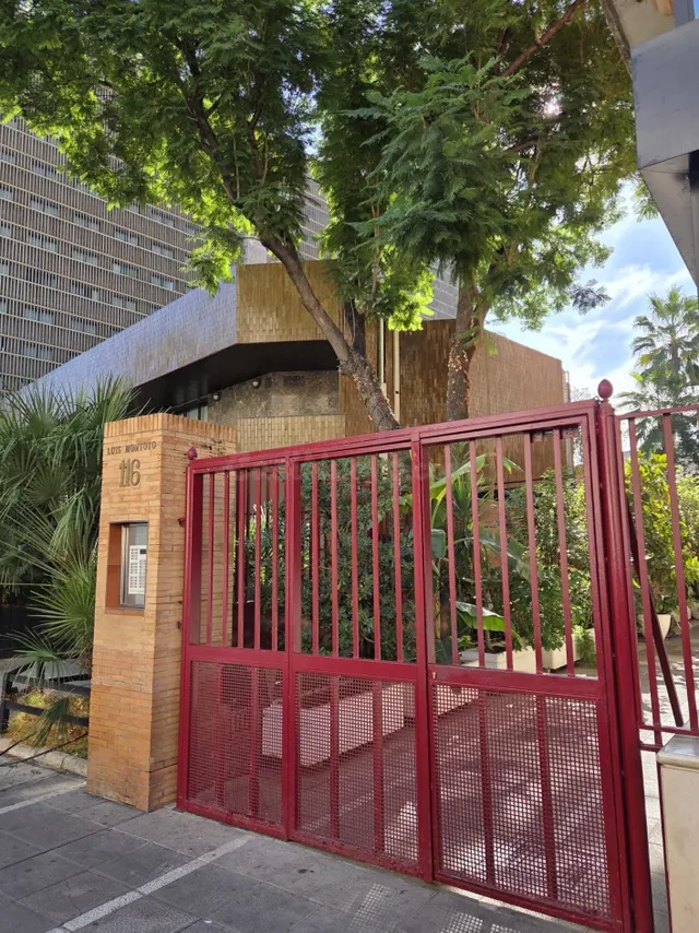 Oportunidad de Inversión: Garaje en Luis Montoto - Nervión - foto 2