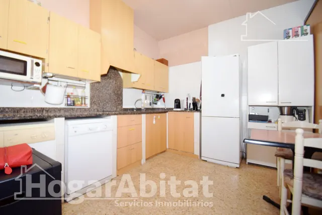 MAGNIFICA CASA CON TERRAZA Y LOCAL COMERCIAL EN EL CENTRO - foto 5