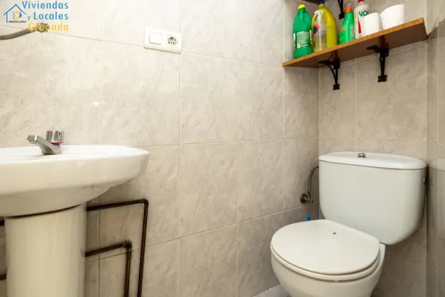 Espectacular edificio a 3 calles con vivienda y locales comerciales en pleno centro de Alhama de Gr — 38