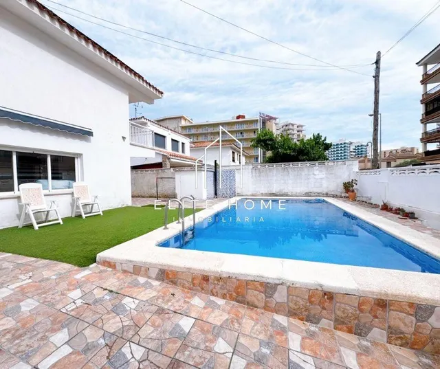 FANTASTICA CASA INDEPENDIENTE CON PISCINA PRIVADA EN HELIOPO