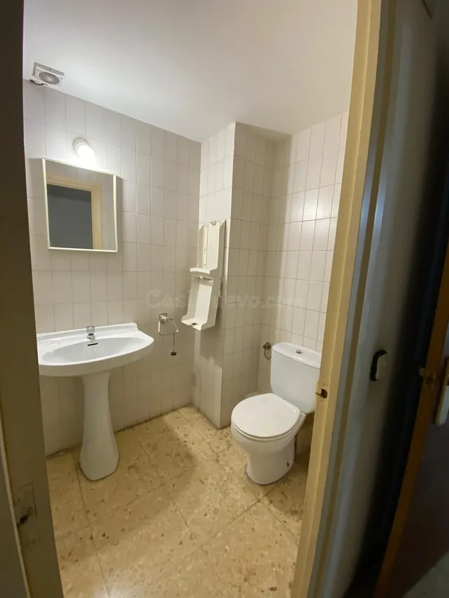 ALQUILER LOCAL DE 100M2 EN IGUALADA ZONA POBLE SEC — 4