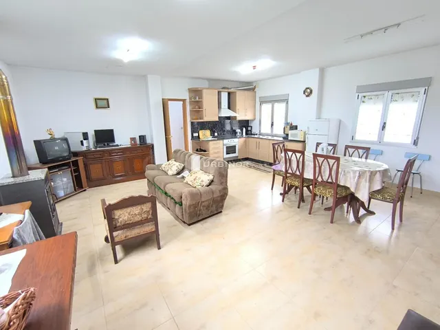 Casa independiente con finca; cerca de Manzaneda. Puebla de
