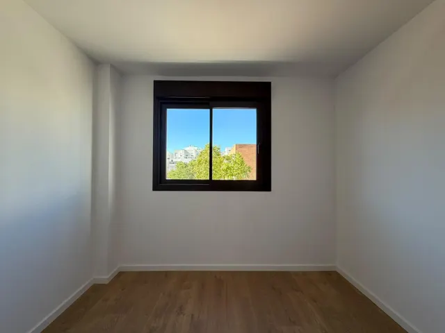 Tu nuevo hogar a estrenar en el Centre de Sabadell: 2 habitaciones, 2 baños, balcón, parking y trastero incluidos — 12