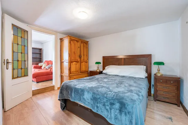VIVIENDA CON MUCHAS POSIBILIDADES EN CALLE FUENCARRAL — 10