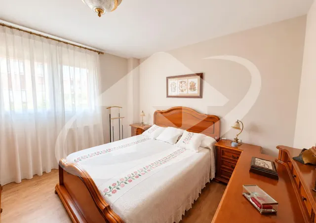 Impresionante Piso Reformado en Sabadell con Vistas y Comodidades — 14