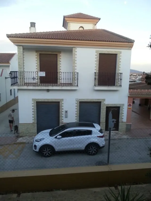 Se vende vivienda para terminar con local en planta baja, obra nueva. — 8