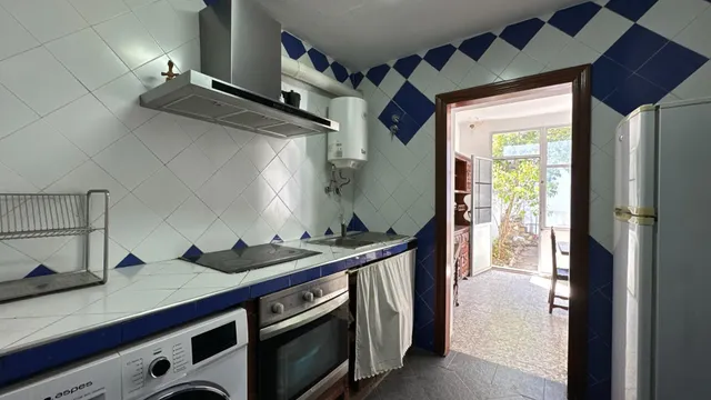 ¡Una casa con jardín, terraza y un sinfín de posibilidades en el corazón de Borja! — 33