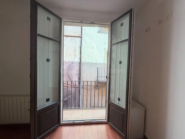 Vive en el corazón de Castelló d’Empúries: piso listo para entrar a vivir — 21