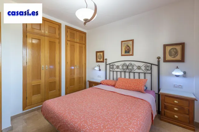 Adosada con 4 dormitorios, amplias terrazas y vistas a Granada y sierra nevada — 17