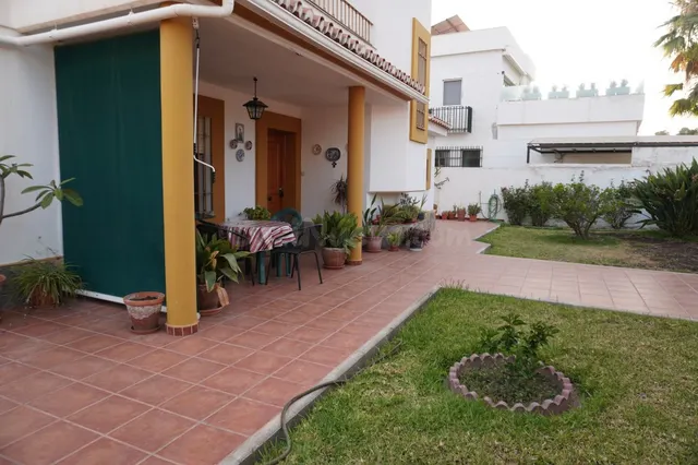 Casa-Chalet en Venta en Málaga Málaga MIRAFLORES DEL PALO - foto 3