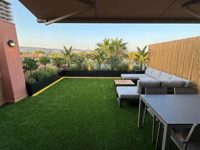 Fabuloso ático de diseño con vistas al mar y a la montaña en Gavà Mar — 7