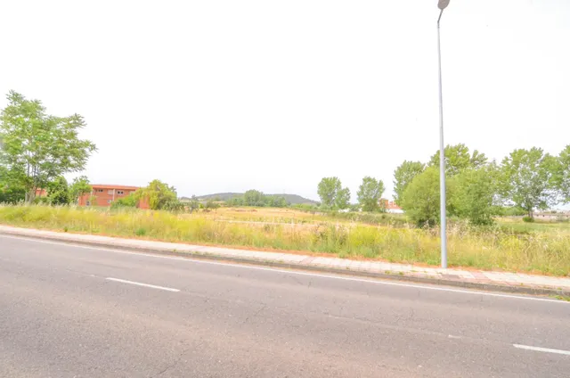 Urbis te ofrece un edificio en construcción en venta en Ciudad Rodrigo, Salamanca. — 2