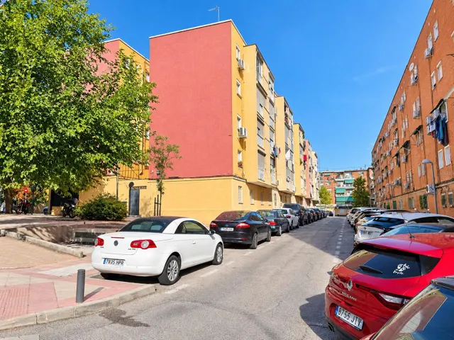 Piso de 2 dormitorios con terraza y grandes posibilidades de reforma en Simancas, Madrid — 36