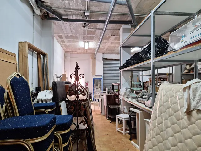 Local en muy buena ubicación — 5