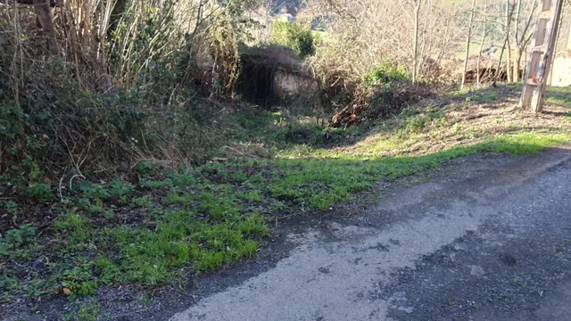 Terreno urbano de 1750 m2 con caserío a reformar en Menagara - foto 2