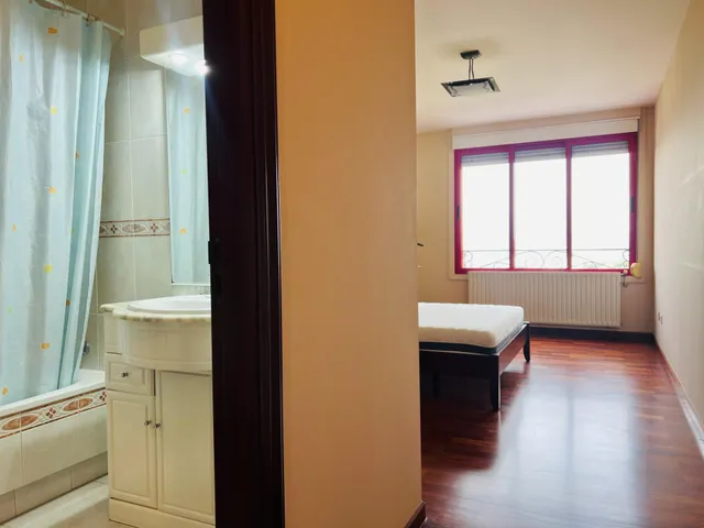 PISO EN CALLE CASTELLANA, EN CAMBRE — 21