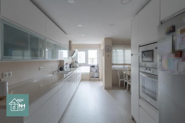 Piso de 154 m2 reformado, 4 dormitorios, luminoso y con trasteros en avenida de Andalucía — 11