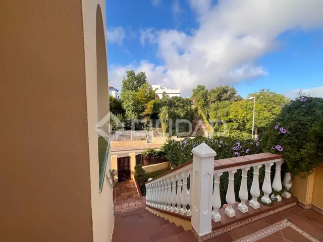 Castillete de esquina con amplio espacio exterior — 34