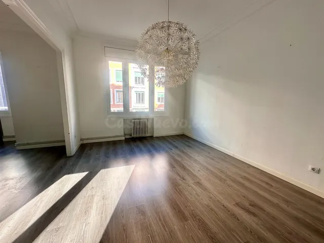 Piso Señorial en Balmes con  Doble Orientación — 3
