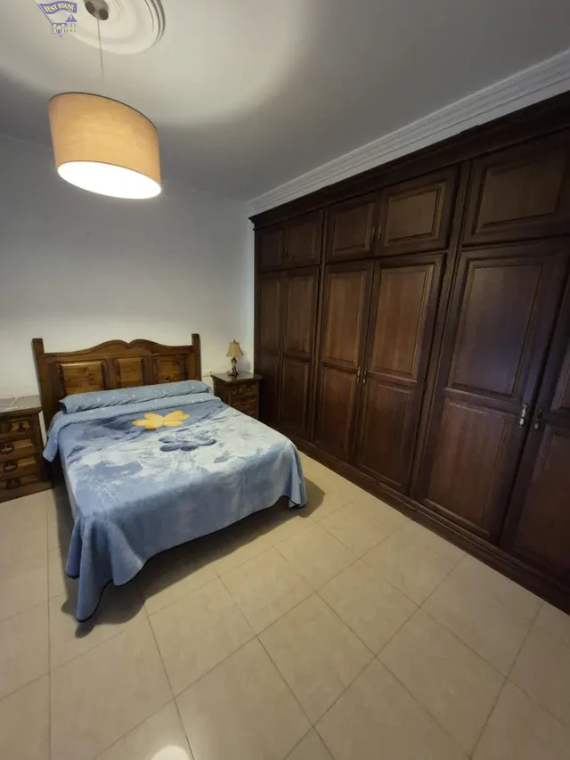 SE VENDE CASA EN ZONA CENTRO — 37