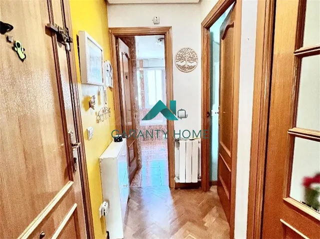 Ático encantador y amueblado con terraza cubierta y garaje e - foto 4