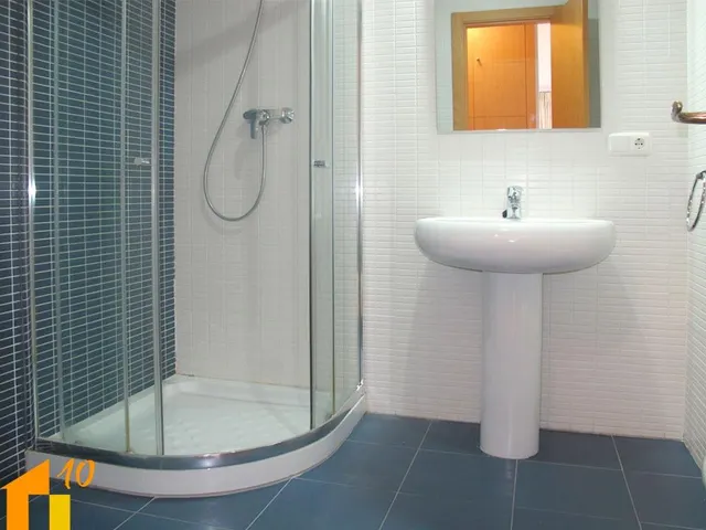 Piso en alquiler zona Sur, cuatro dormitorios y tres baños con garaje y trastero. — 23