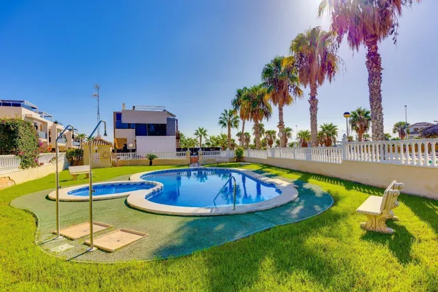 Bungalow en planta baja con amplio jardín privado y aparcamiento en Cabo Roig — 15