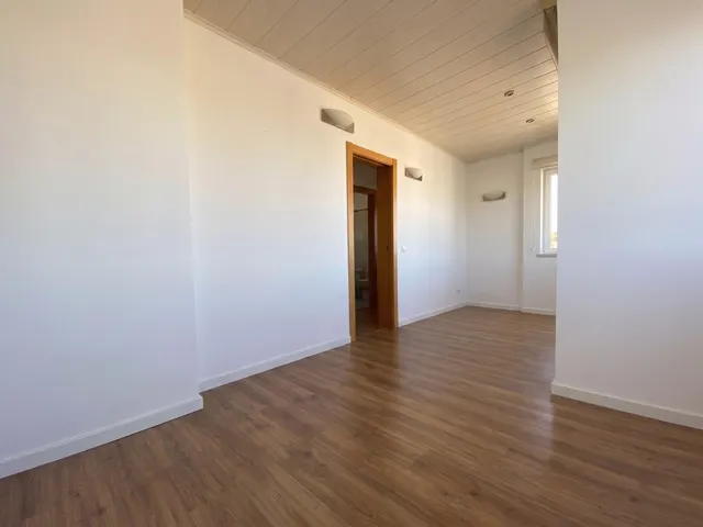 ÁTICO EXTERIOR CON TERRAZA, LUZ NATURAL Y PRIVACIDAD EN L’HOSPITALET — 13