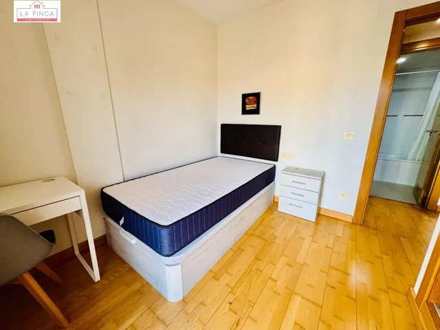 VIVIENDA 2 DORMITORIOS GARAJE Y TRASTERO CERCA DEL CENTRO — 32