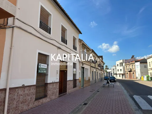 Casa en EXCLUSIVA en VENTA en el centro de Rotglà i Corberà con patio interior y 5 habitaciones — 27