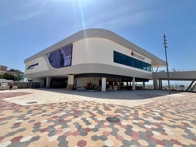 Amplia vivienda con vistas al mar y al Real Club Náutico, en pleno centro de Torrevieja — 25