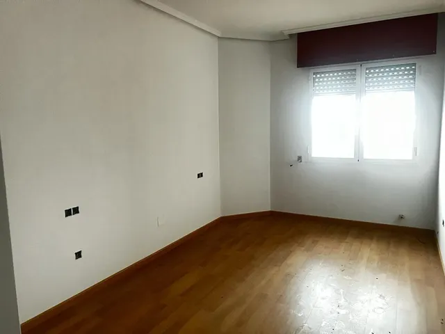 EDIFICIO EN CUATROVIENTOS — 5