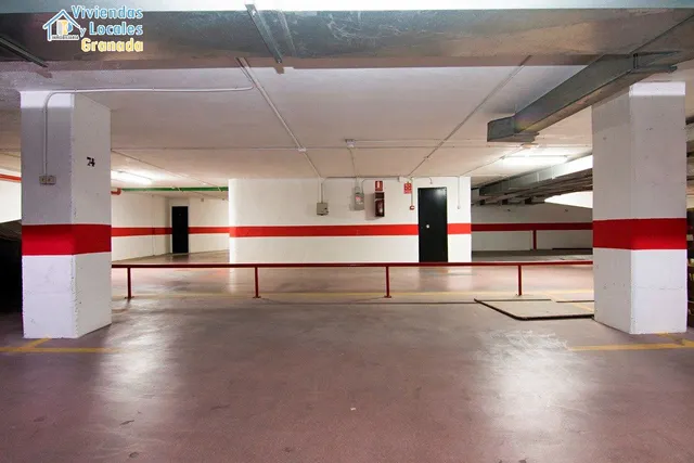 Camino de Ronda cercano a Caleta. Plaza de garaje en venta con acceso en rampa a 15.000€ cada una. A — 8