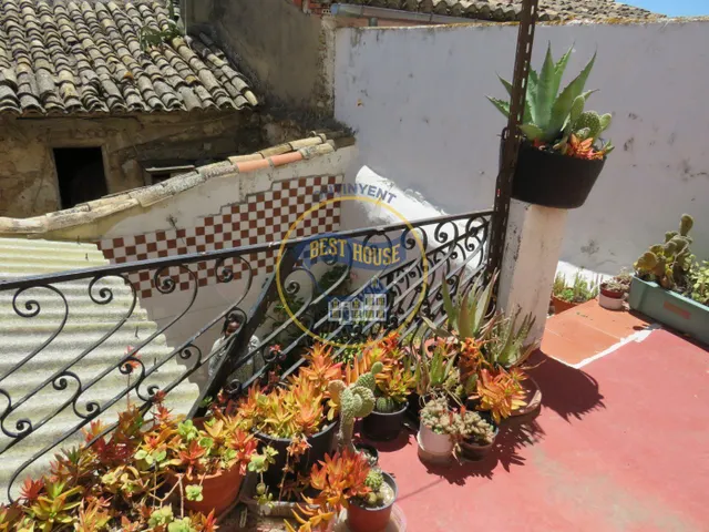 EXCLUSIVA CASA EN EL CASCO ANTIGUO DE MONTESA