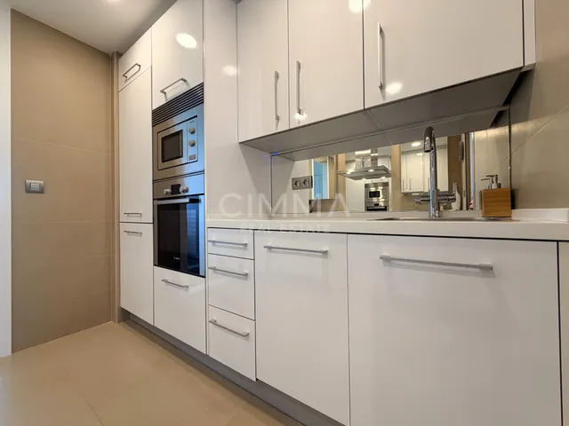 Exclusivo Piso Seminuevo en Playa de Poniente, Benidorm — 10