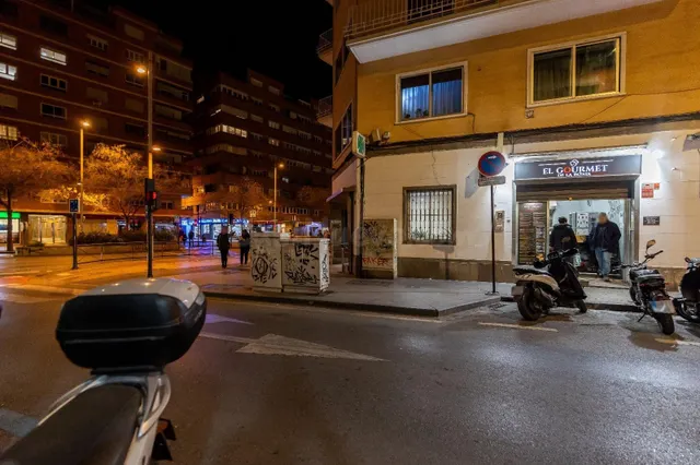 LOCAL COMERCIAL EN CAMINO DE RONDA - foto 3
