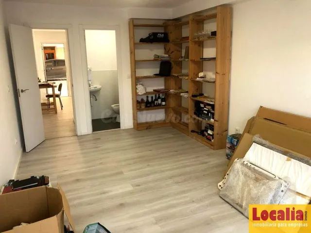 Atractivo local comercial en venta, Torrelavega. - foto 3