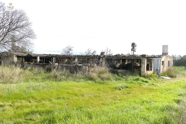 FINCA RÚSTICA DE 22.950 M2 CON DIVERSAS EDIFICACIONES A REFO - foto 4