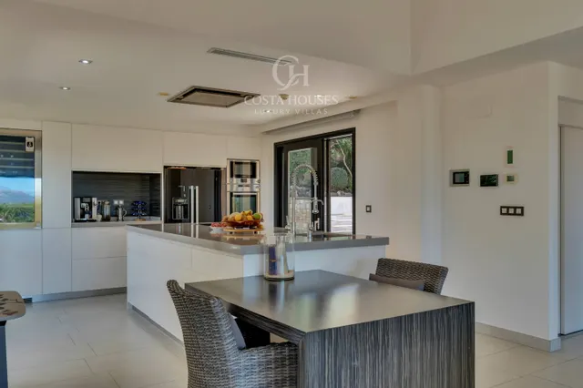 Villa vitalis · arquitectura, luz y bienestar privado frente al montgo javea — 6