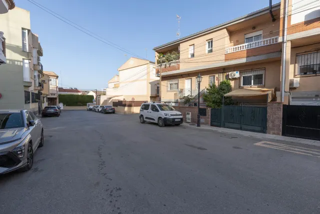 PRECIOSO ADOSADO CON PATIO, TERRAZA, COCHERA Y ESTUFA DE LEÑA EN LAS GABIAS (GRANADA) — 40