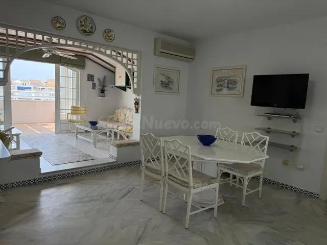 Exclusiva vivienda con terraza de 93 m2, vistas al mar y ubi