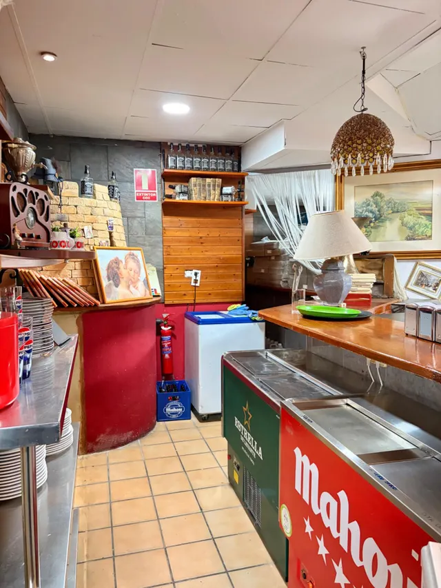 TRASPASO DE PIZZERÍA EN TORREVIEJA · LOCAL REFORMADO CON TERRAZA Y AMPLIA COCINA EQUIPADA — 20