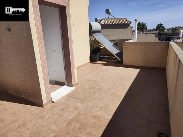 Bungalow pareado con dos terraza, solárium y sótano en Gran Alacant. — 35
